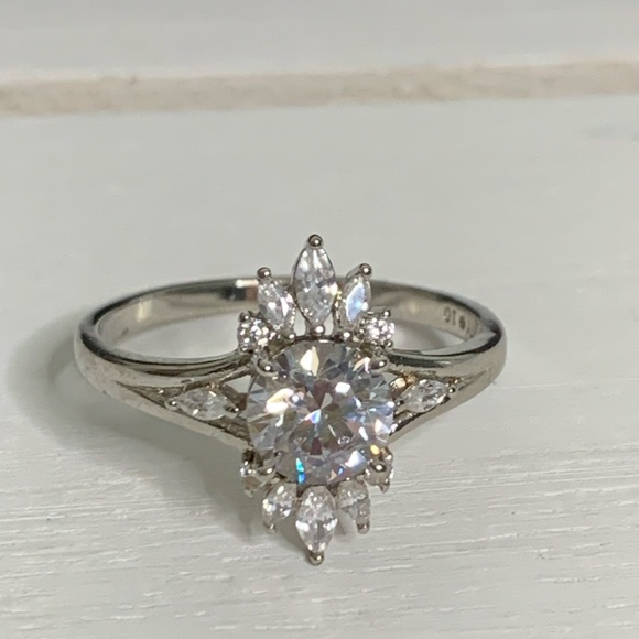 🔥💍 GORGEOUS Bomb Party Ring - Picture 3 of 5